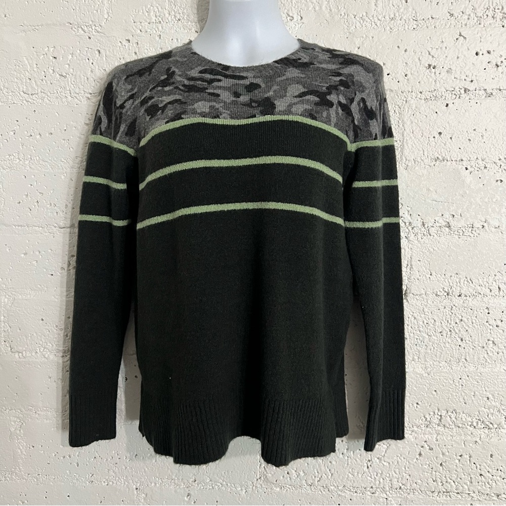 Beach Lunch Lounge Womens Sweater S 4-6 Black Green Camo Crewneck Q9